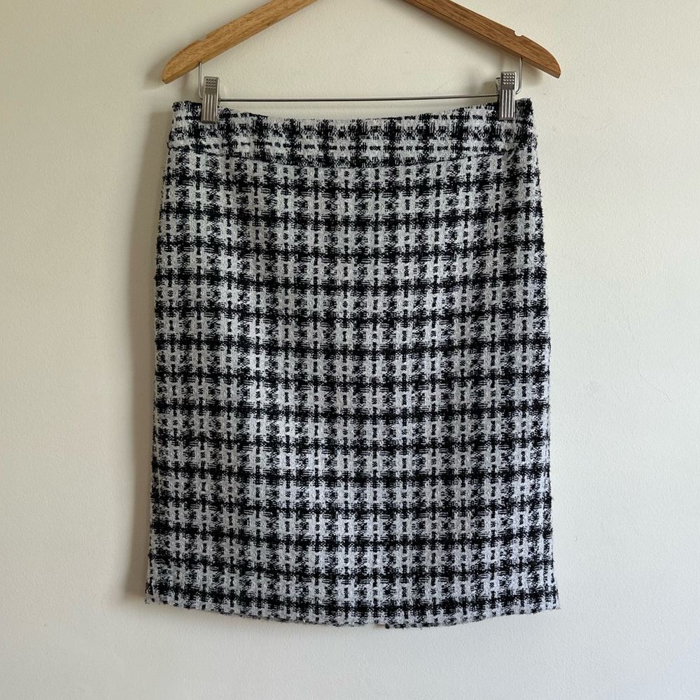 Ann Taylor || Woman’s Black and White Pencil Tweed Skirt size 6